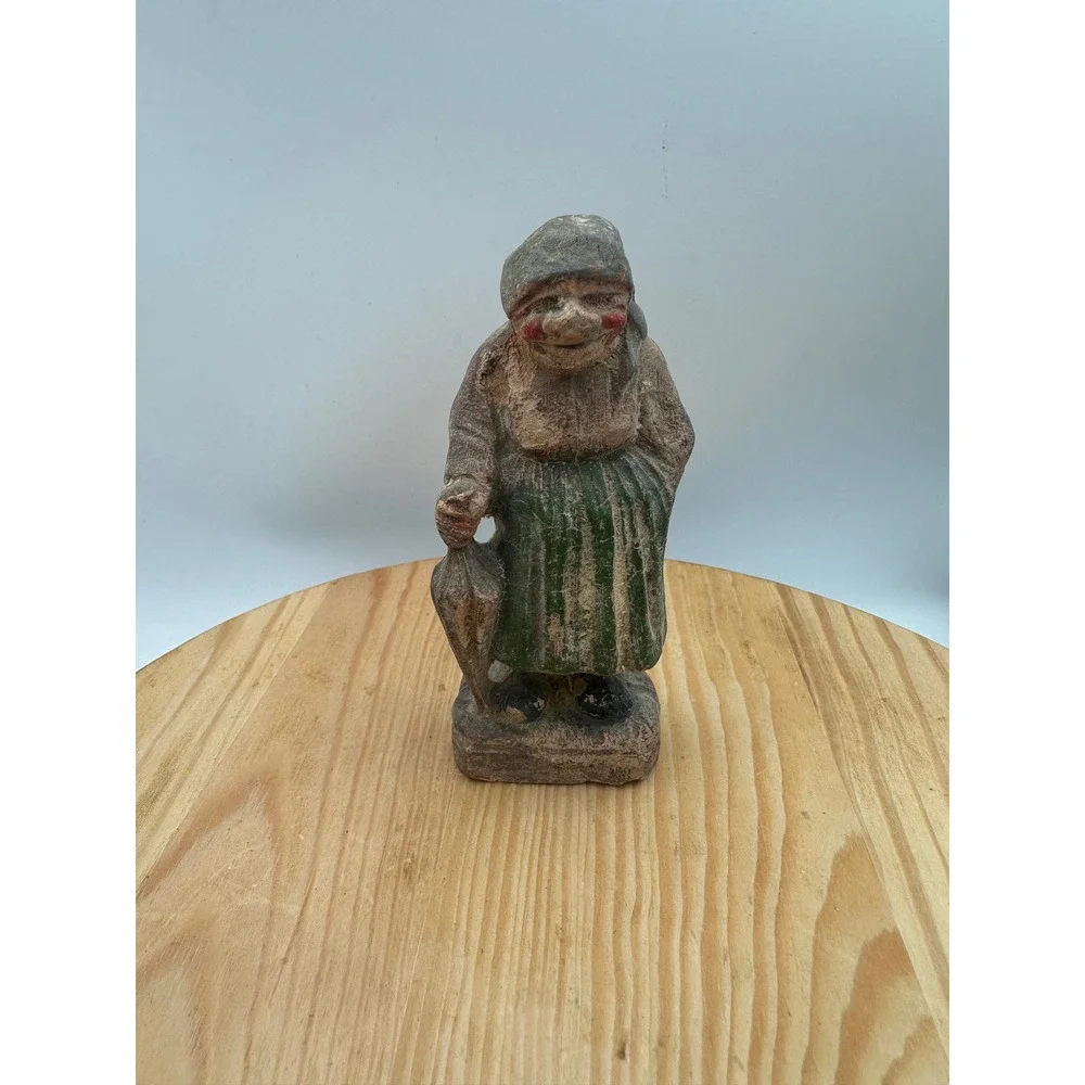 Vintage 1940s Syroco Peasant Woman Figurine - Primitive Folk Art Style